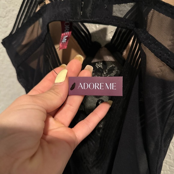 Lingerie - Picture 1 of 3